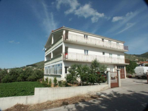 Apartments by the sea Seget Donji, Trogir - 2041